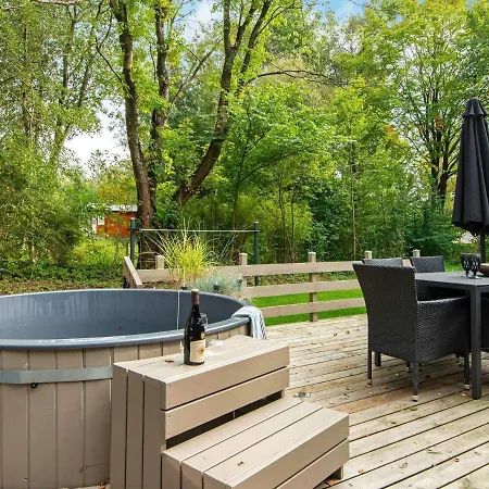Feriehus Three-bedroom Holiday In 15 Toftlund
