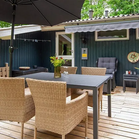 Feriehus Three-bedroom Holiday In 15 Toftlund